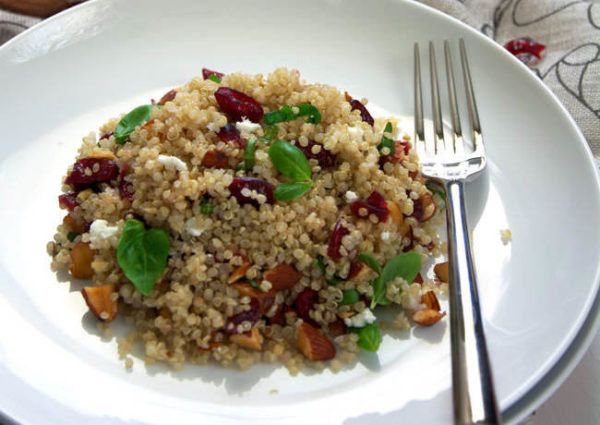 Ensalada De Quinoa Con Almendras Y Arándanos - CNC Salud